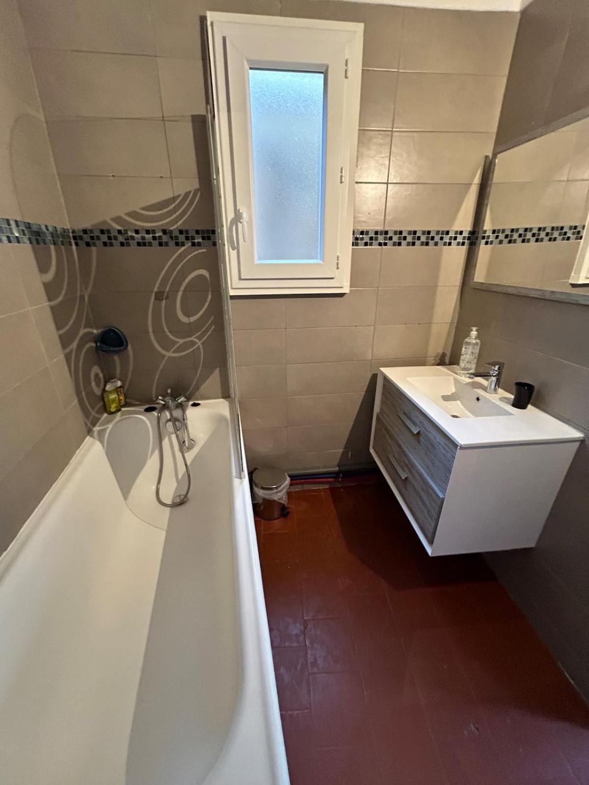 Grand Appartement De 100M2 -Allee Paul Riquet Beziers - 4Chambres - Wifi- Tv Connectee Exterior photo
